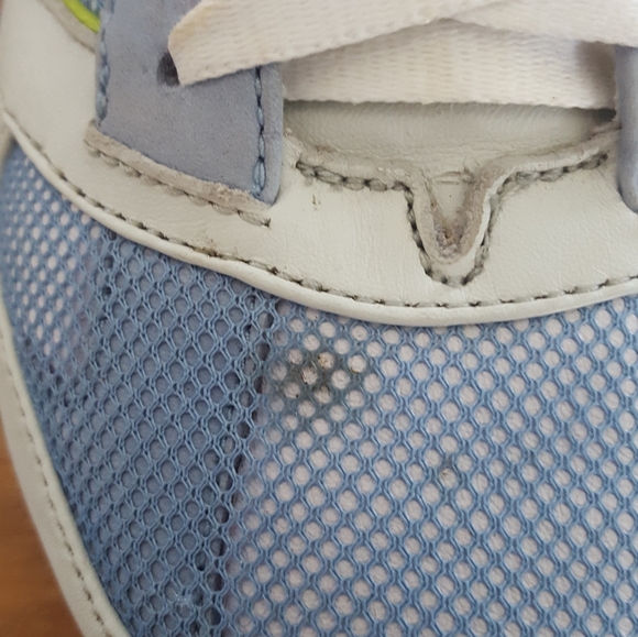 LACOSTE SNEAKERS SIZE 8 1/2 - Picture 2 of 7